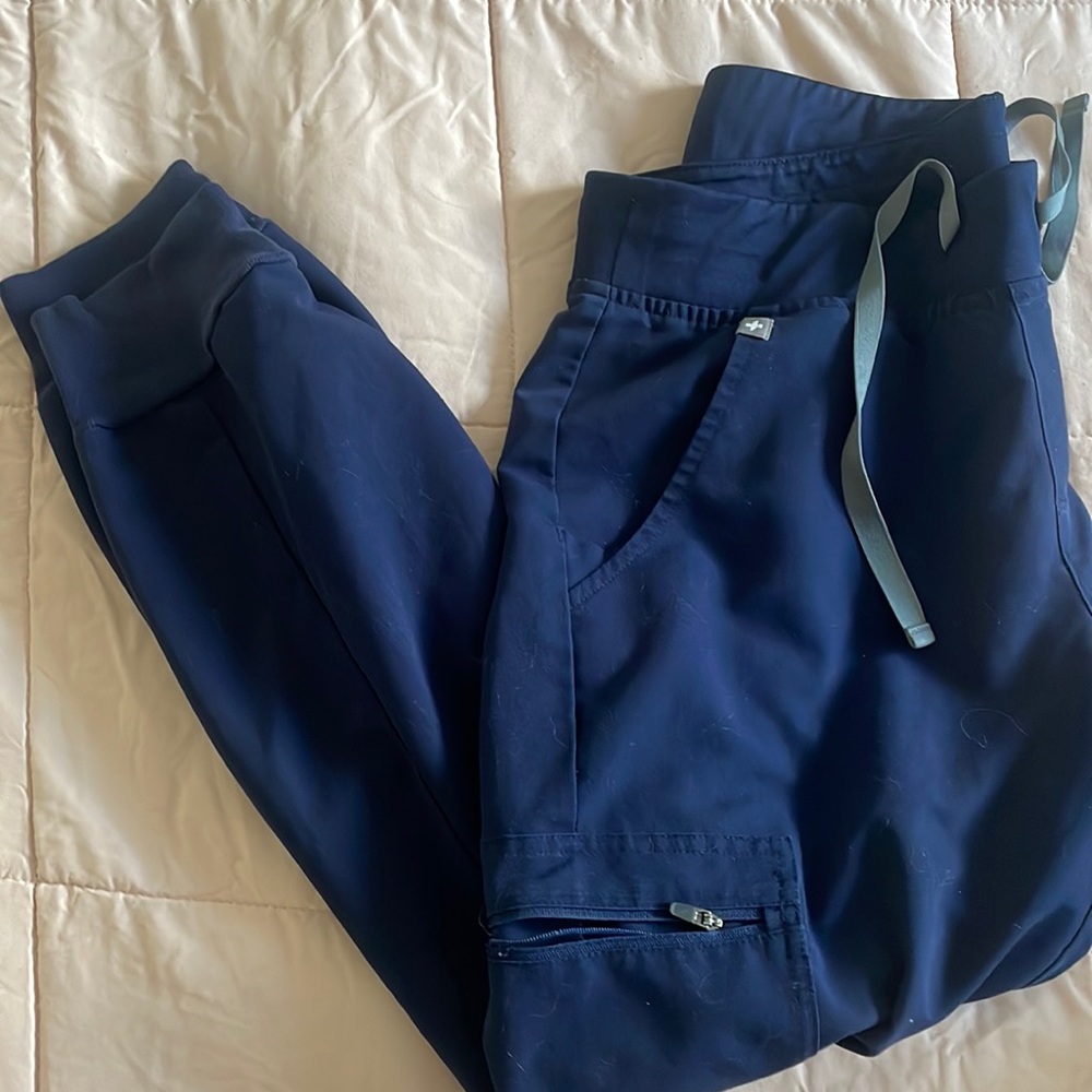 Size small figs navy Zamora scrub pants